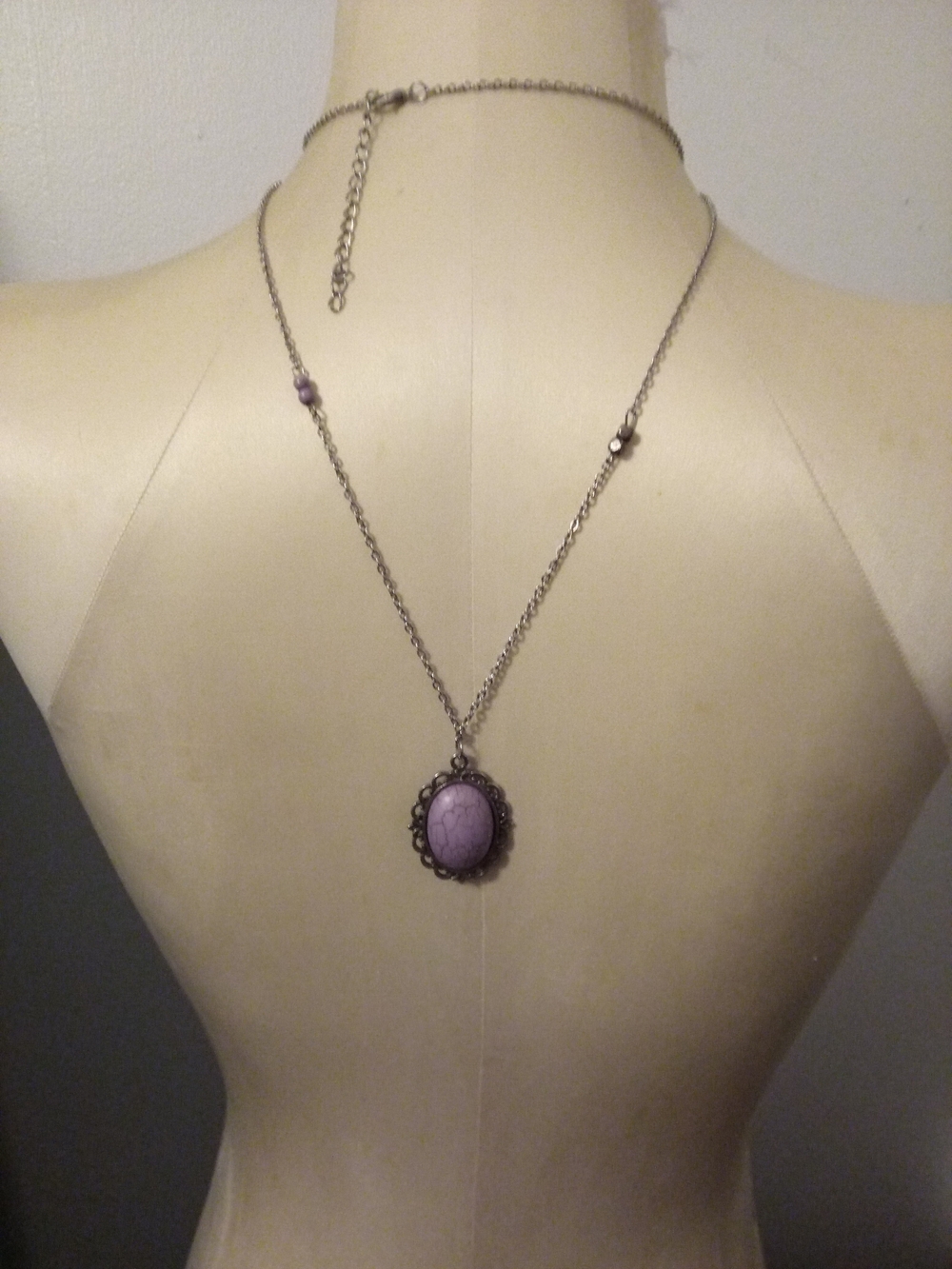 Source Unknown Silver-Tone Necklace with Lavender Cabochon Pendant